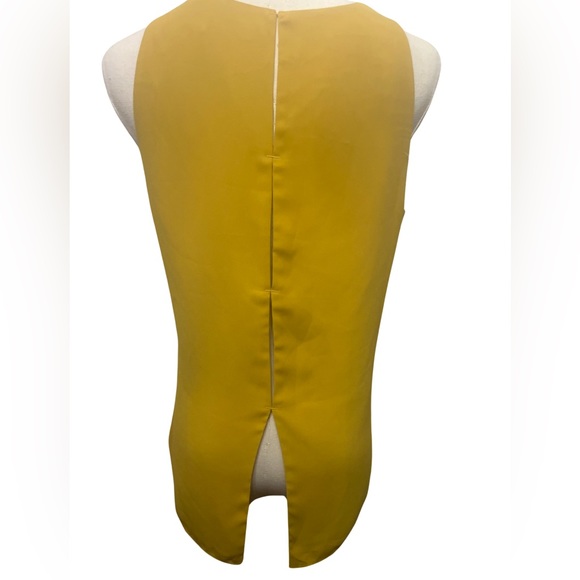 Babaton Sleeveless V-neck Blouse Mustard yellow size S - Picture 3 of 4